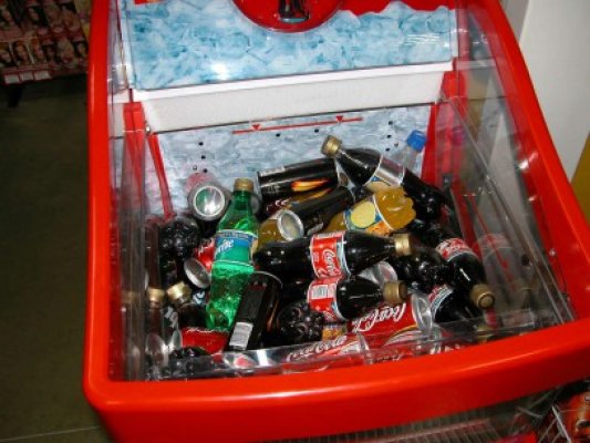 Coca-Cola testează automatul care schimbă preţul în funcţie de vreme